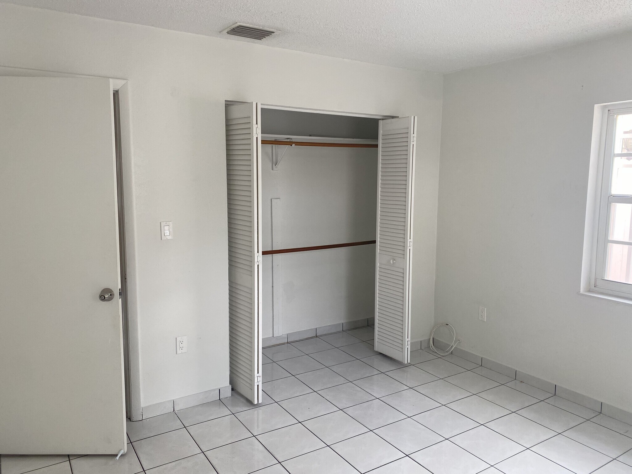 Building Photo - 4782 NW Flagler Ter