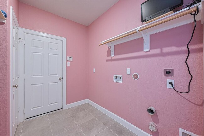 Building Photo - 5511 Highland Dr
