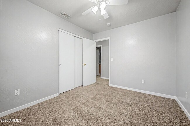 Building Photo - 905 E Potter Dr