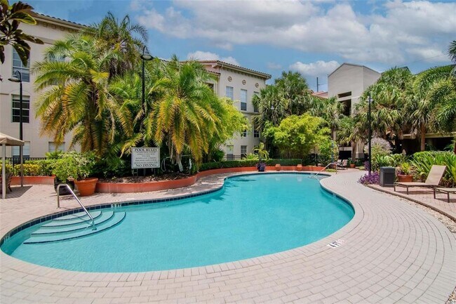 Building Photo - 504 S Armenia Ave