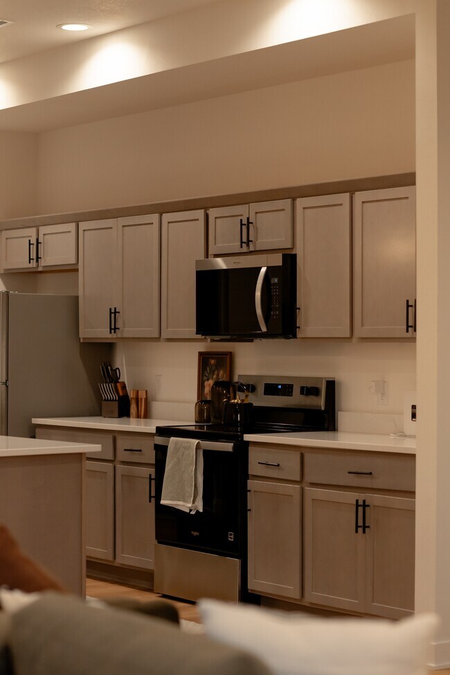 Building Photo - 1204 SW Franklin Dr