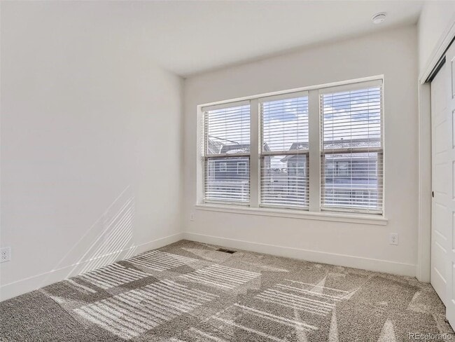 Building Photo - 10101 E 59th Dr