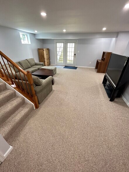 Building Photo - 6256 Willowfield Way