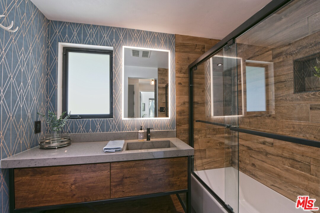 Building Photo - 2795 Woodshire Dr