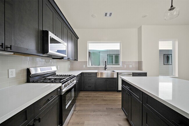 Building Photo - 2722 Nagle St