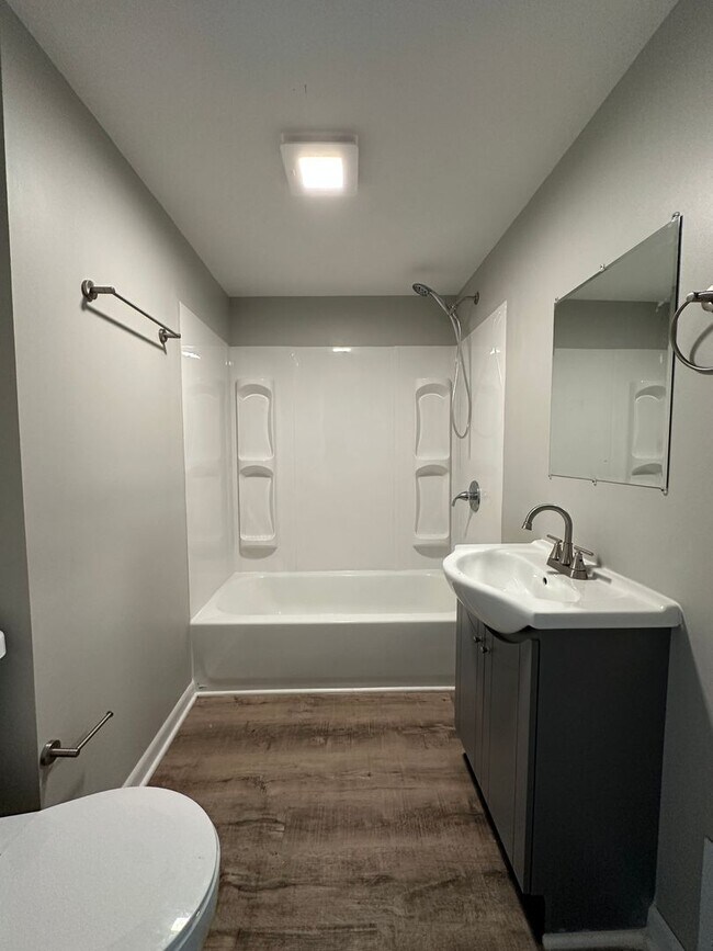 Building Photo - Backyard Nights & Front Porch Mornings — Cozy 3BR Brick Ranch in Fairlawn