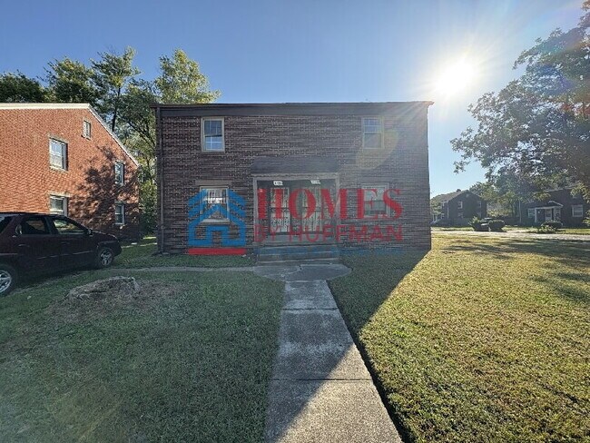 Primary Photo - Two Bedroom Townhome | Fenced in Back Yard