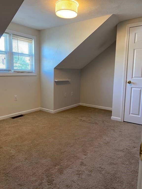 Building Photo - 834 Main St