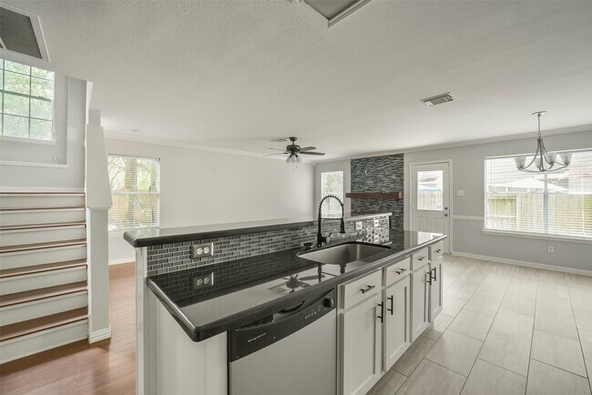 Building Photo - 11 Verbena Bend Pl