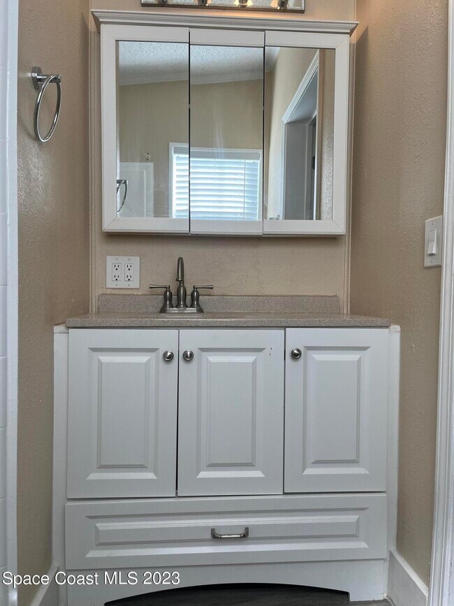 Building Photo - 7050 Bismark Rd