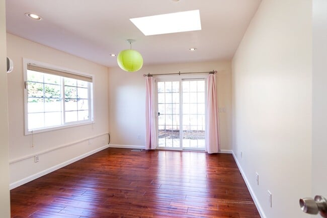 Building Photo - Beautiful Four bedroom, Two bathroom house...