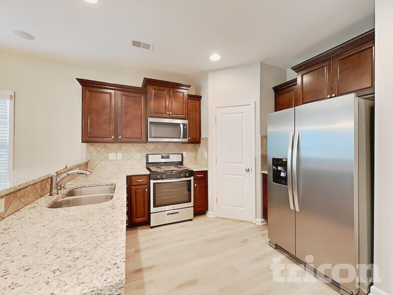 Building Photo - 158 Eventine Way