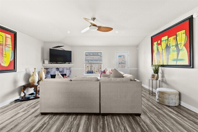 Building Photo - 615 Ashlen Dr