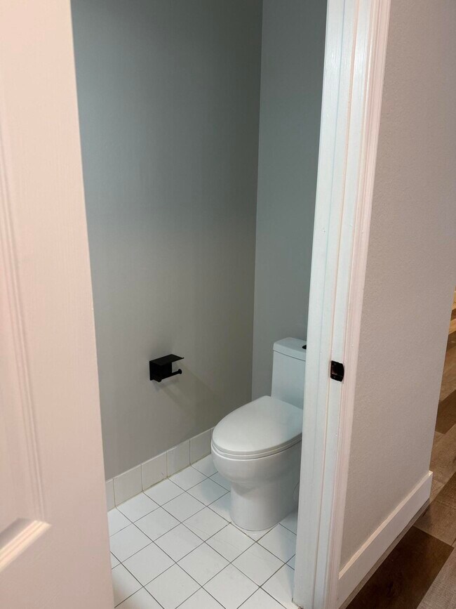 Building Photo - 4907 Pelican Manor