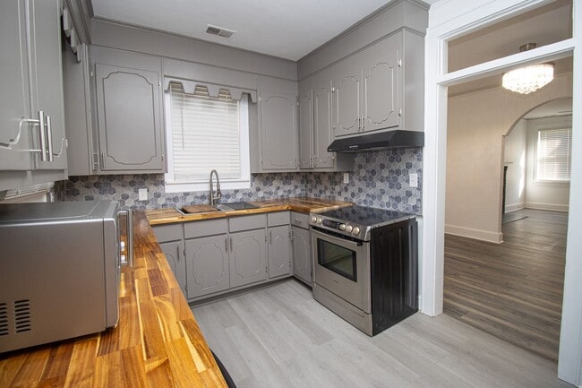 Building Photo - Renovated Historic Columbia Gem: 3-Bed, 2-Bath Home with Modern Updates ~ JUST REDUCED!