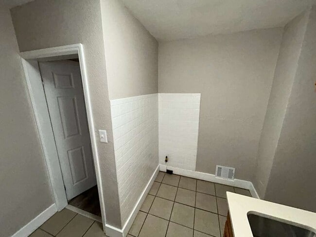 Building Photo - Two units, one home!