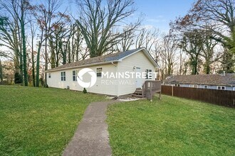 Building Photo - 3 Bedroom Pet-Friendly Home in OAK RIDGE, ...