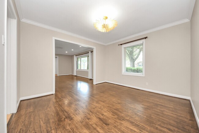 Building Photo - 4422 Nenana Dr