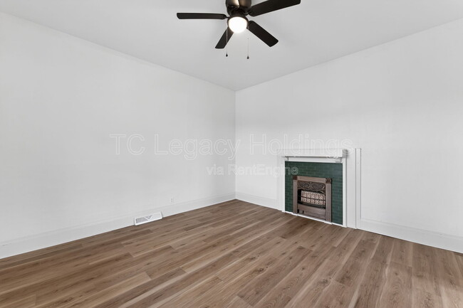 Building Photo - 1527 Farland Ave