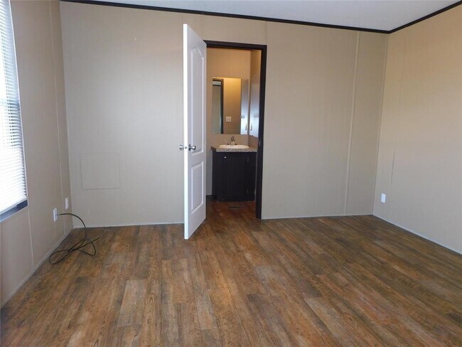 Building Photo - 100 China Gdn Ln