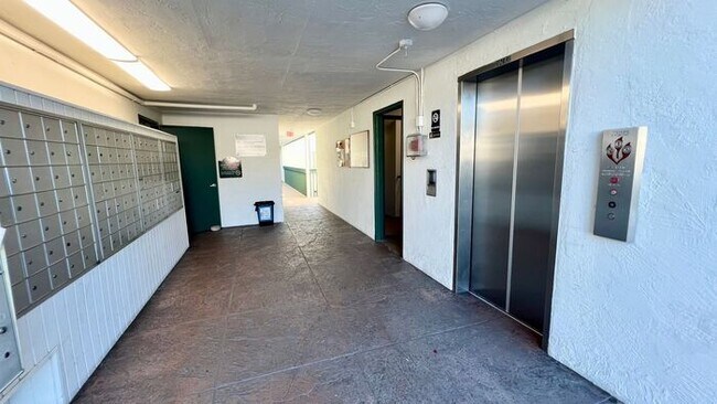 Building Photo - Charming 1-Bedroom Condo with Partial Bay Views & Summer Fireworks!