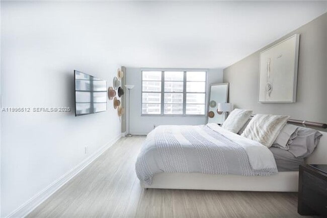 Building Photo - 5161 Collins Ave