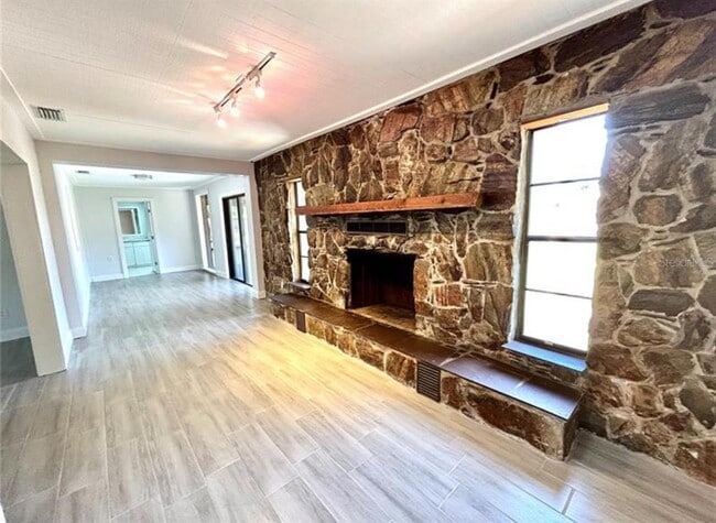 Building Photo - 487 Overstreet Ave