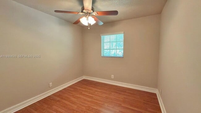 Building Photo - 3064 Riverside Dr