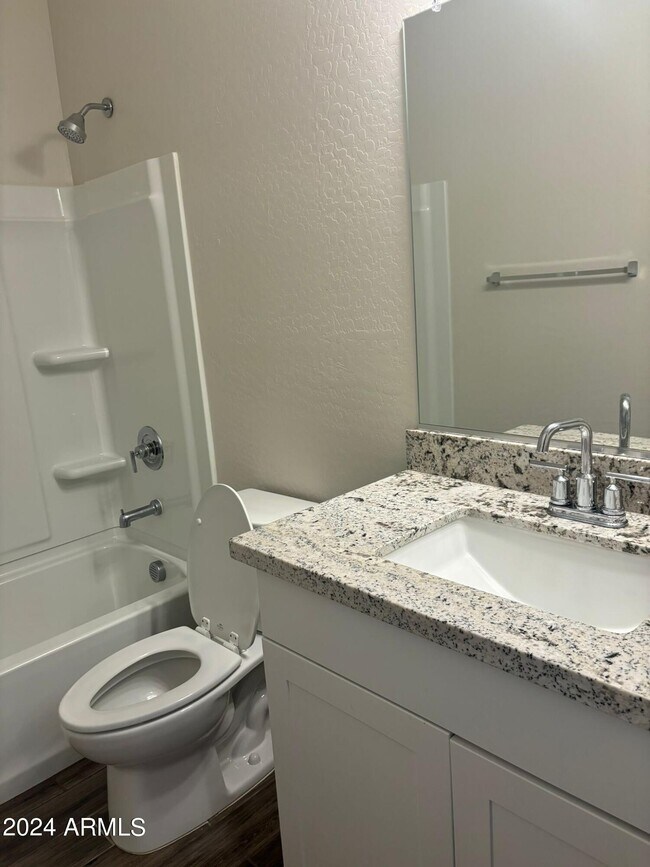 Building Photo - 2002 E Brooklyn Dr