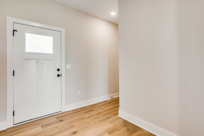 Building Photo - 1025 W Long Path Ct