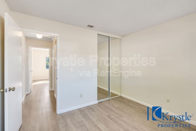Building Photo - 343 Clydesdale Dr