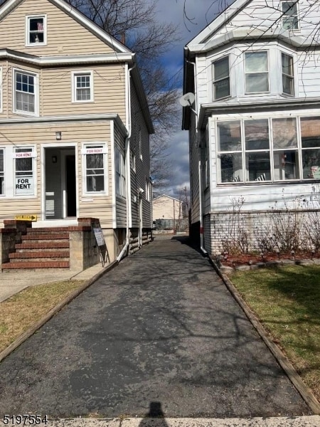 Building Photo - 947 Grove St