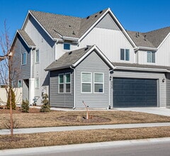 Building Photo - "READY NOW! 3-Bed PLUS Office-Townhouse Retreat in Eagle, ID – Spacious Living with 2.5 Baths!"
