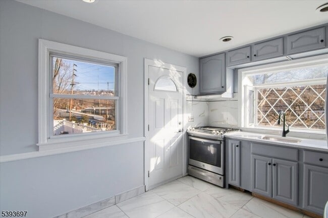 Building Photo - 301 Riverview Rd