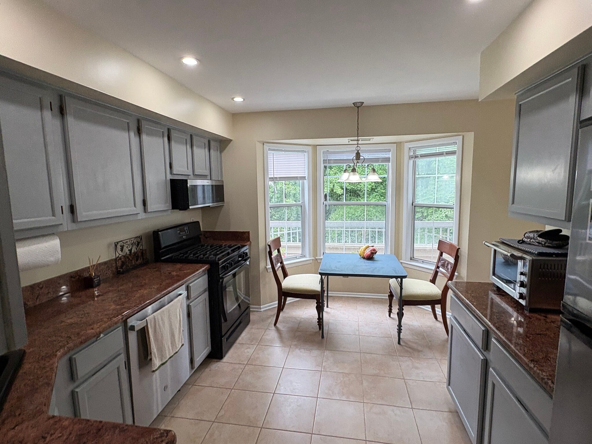 Eat-in Kitchen - 113 Cascade Ct