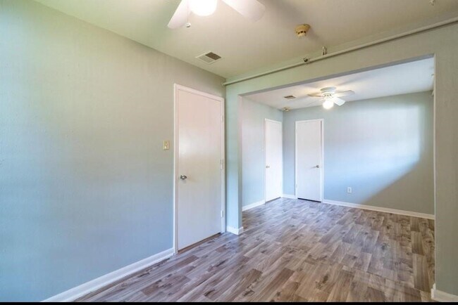 Building Photo - 7621 Gleason Rd