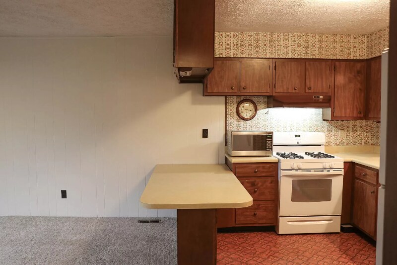 Building Photo - 425 N Hillsdale Dr