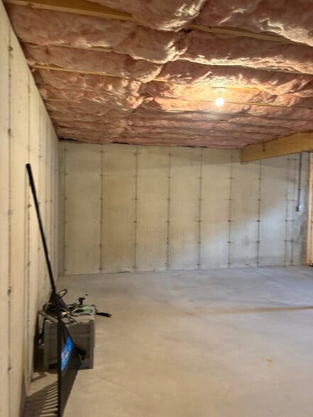 Building Photo - 598 Main St