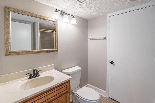 Building Photo - 210 Littlewick Way