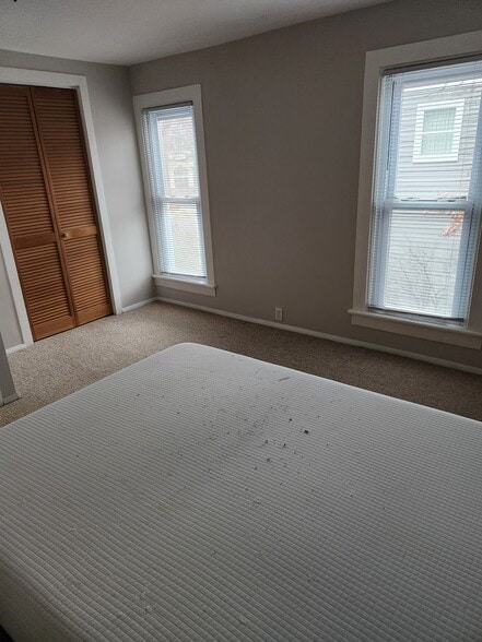 Building Photo - 321 W Eighth St