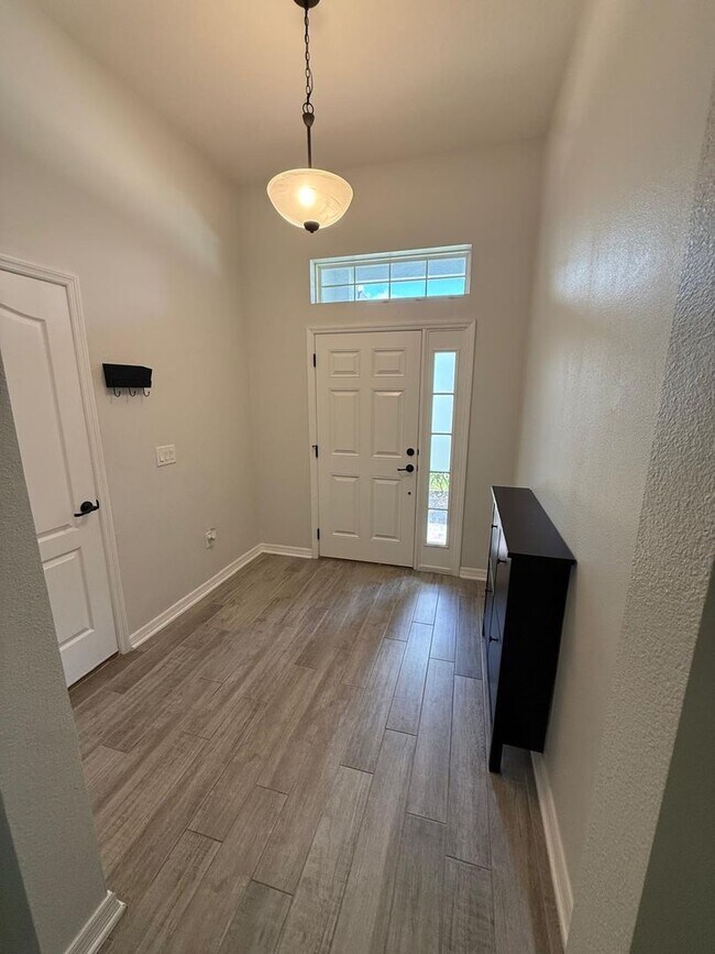 Building Photo - 3 BEDROOM, 2 BATHOOM IN DEANS XING/LITTLE ECON