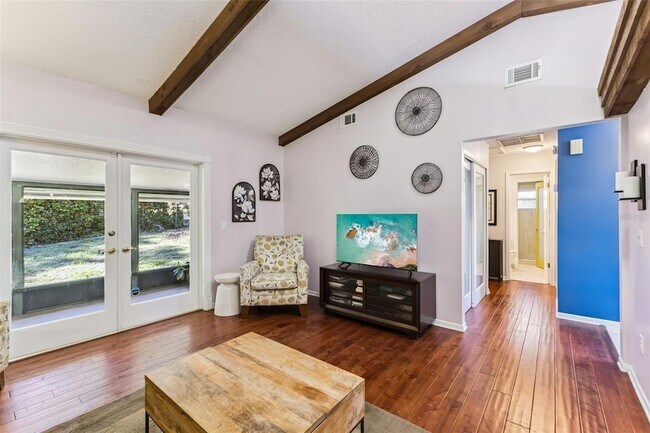 Building Photo - 116 Willow Ave