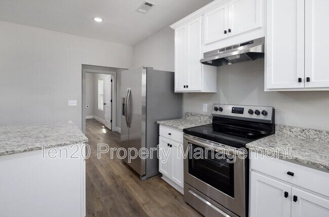 Building Photo - 1346 Ingersoll Dr