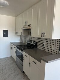 Building Photo - 1 Month Free! Modern 1-Bedroom Apartment i...