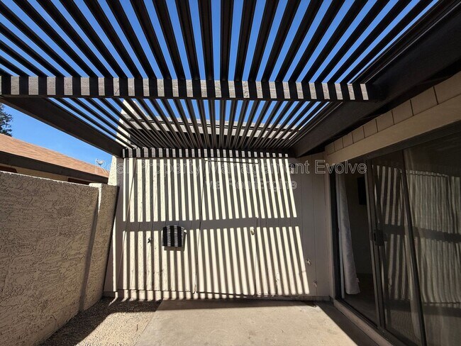 Building Photo - 2146 E 10th St