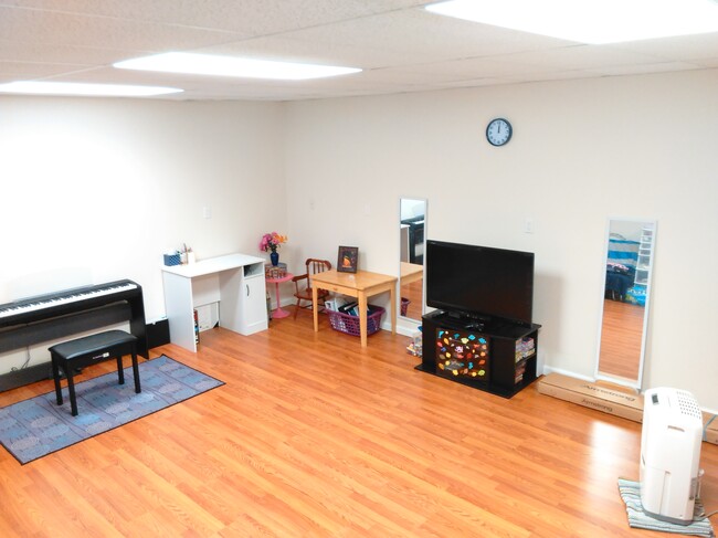 Building Photo - 145 Windwood Dr