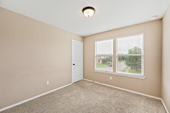 Building Photo - 1501 Arial Dr