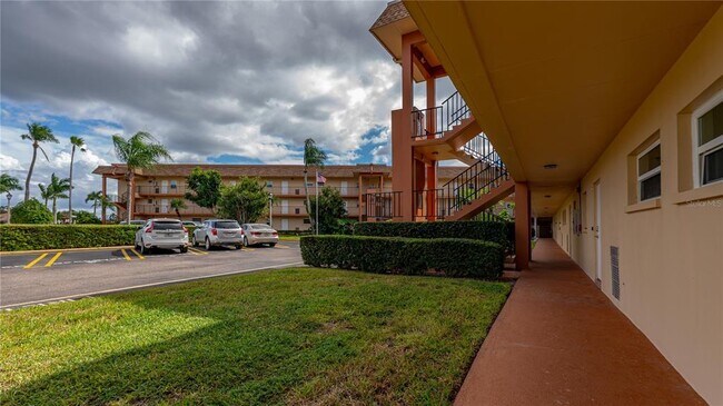 Building Photo - 5020 Brittany Dr S