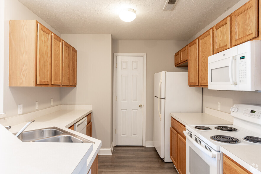 2BR, 2BA - City Place at Wyndhurst