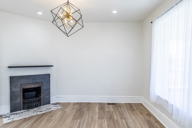 Building Photo - Stunning Remodeled Patio Home in Baker – 3...